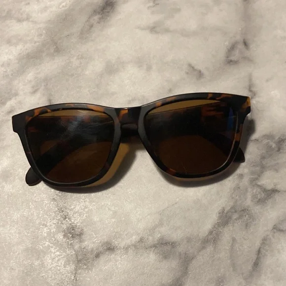 Sunglasses - Picture 5 of 14